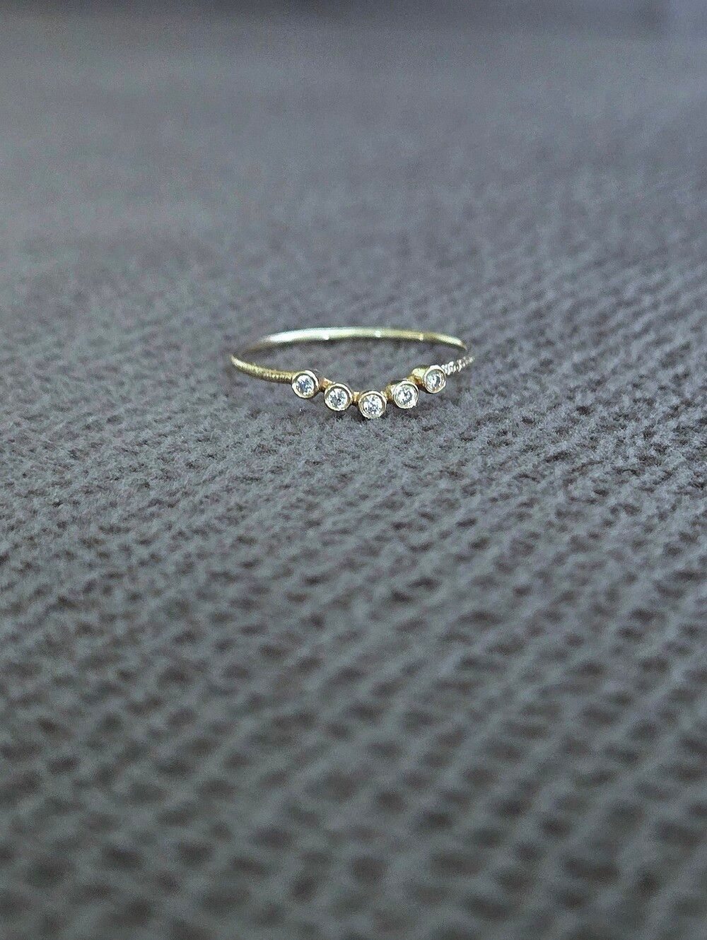 Keren Wolf🐺 Dainty 14K Gold💛 Curved Ring💍 with Five🖐 Dainty Diamonds💎